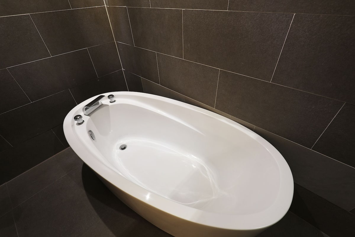 Deluxe Twin (Air purifier) | Bathroom | Free toiletries, hair dryer, bathrobes, slippers