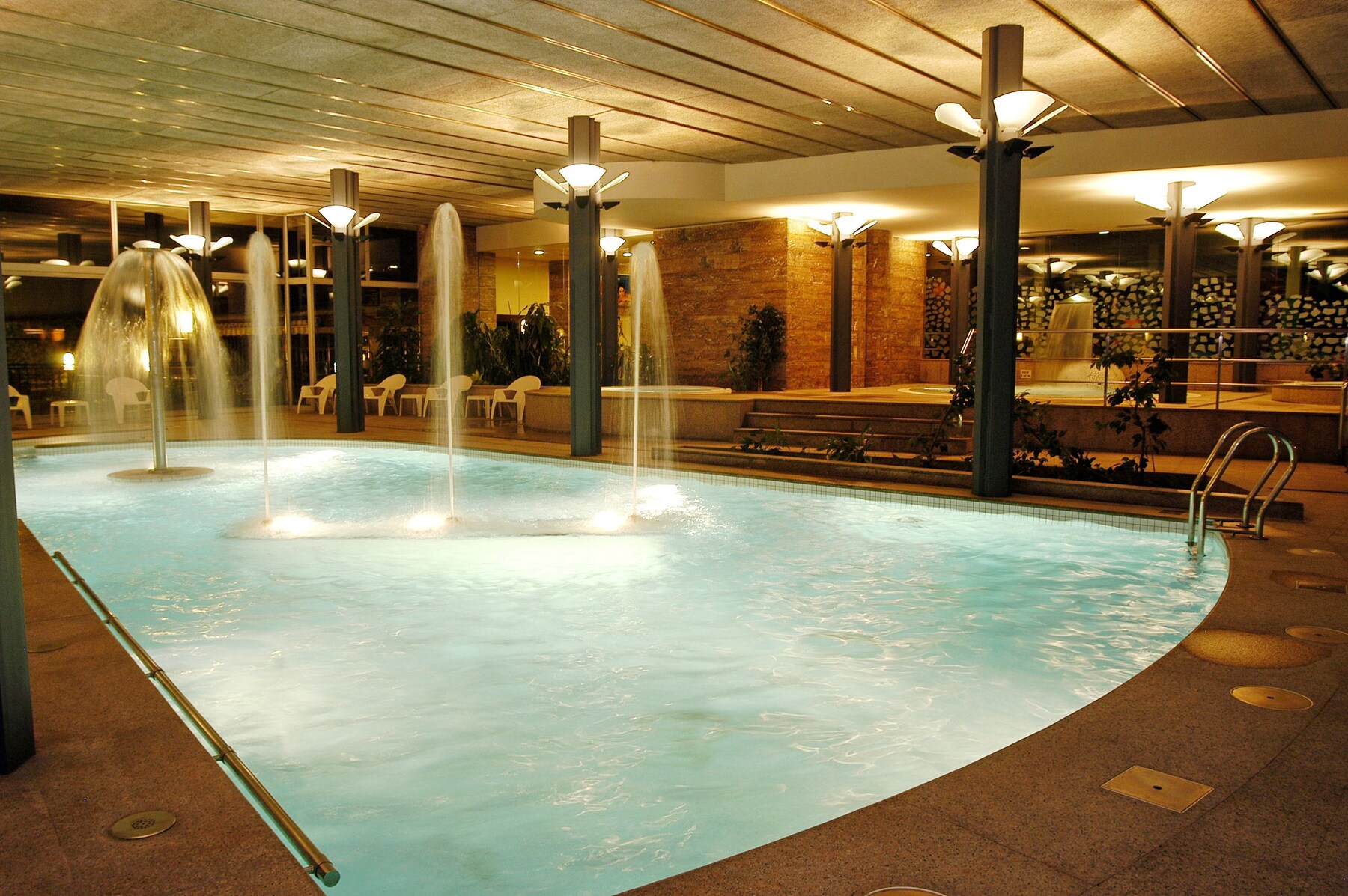 Indoor pool, seasonal outdoor pool, pool loungers
