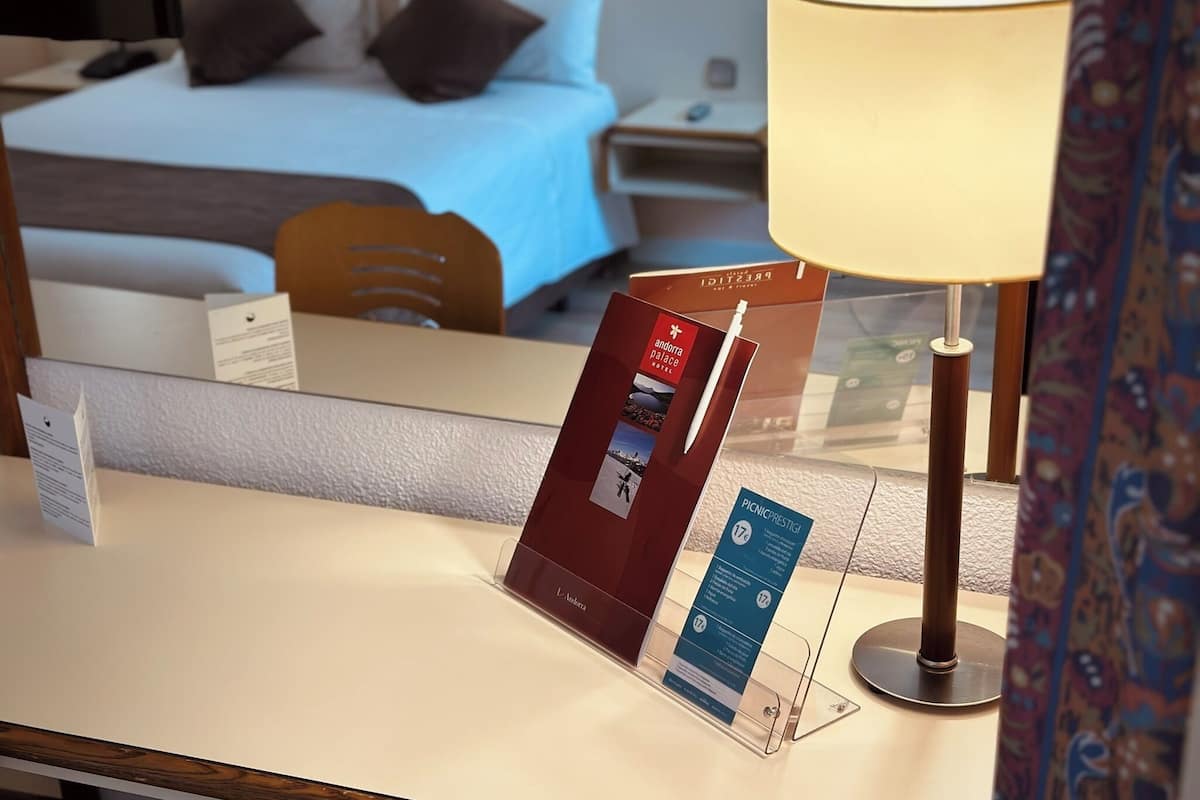 standard double room single use | 1 bedroom, in-room safe, desk, laptop workspace