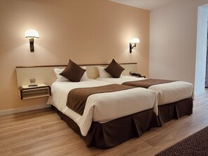In-room safe, desk, laptop workspace, soundproofing - Hotel Andorra Palace (Andorra la Vella)