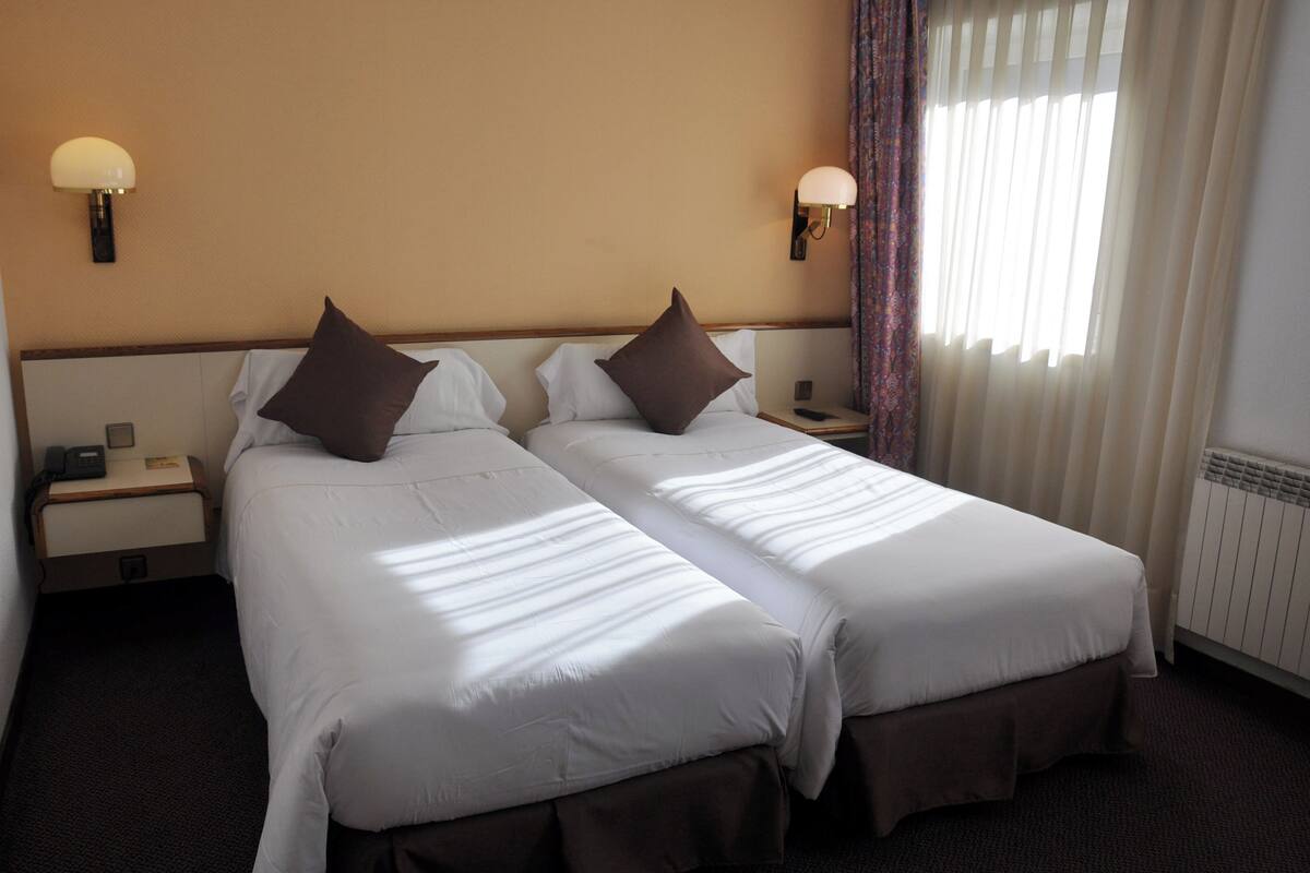 In-room safe, desk, laptop workspace, soundproofing