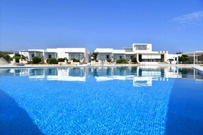 Outdoor pool, sun loungers - Ambelas Mare (Paros)