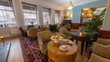 朝食、ランチ、ディナーに営業 (郷土料理)