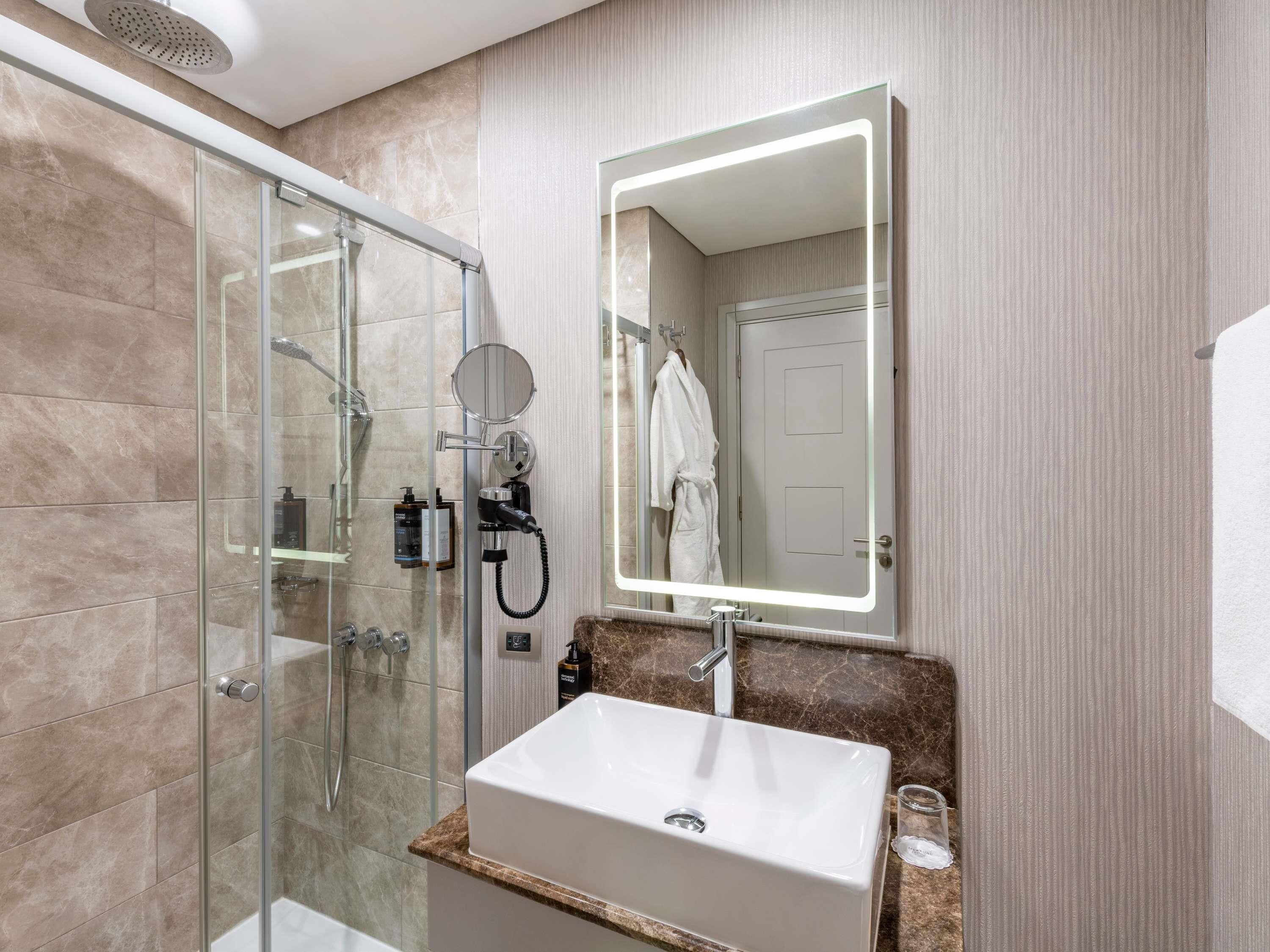 Standard Single Room, Non Smoking | Bathroom