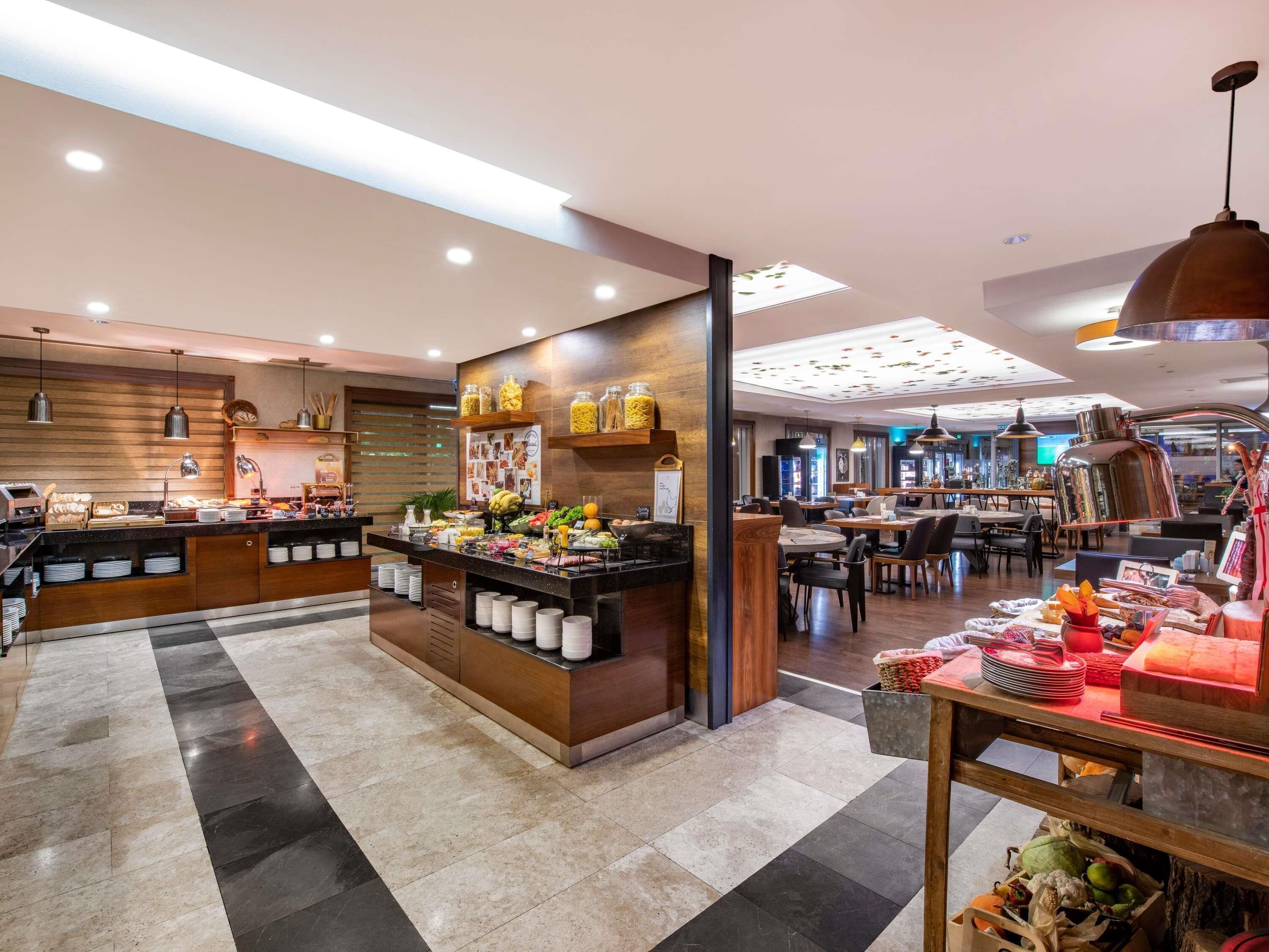 Daily buffet breakfast for a fee