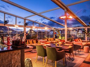 Serve almoço, jantar e brunch aos fins de semana 