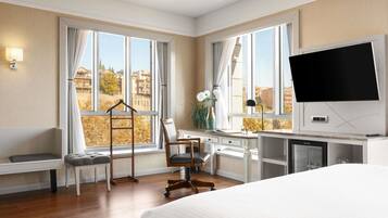 Minibar, in-room safe, desk, soundproofing