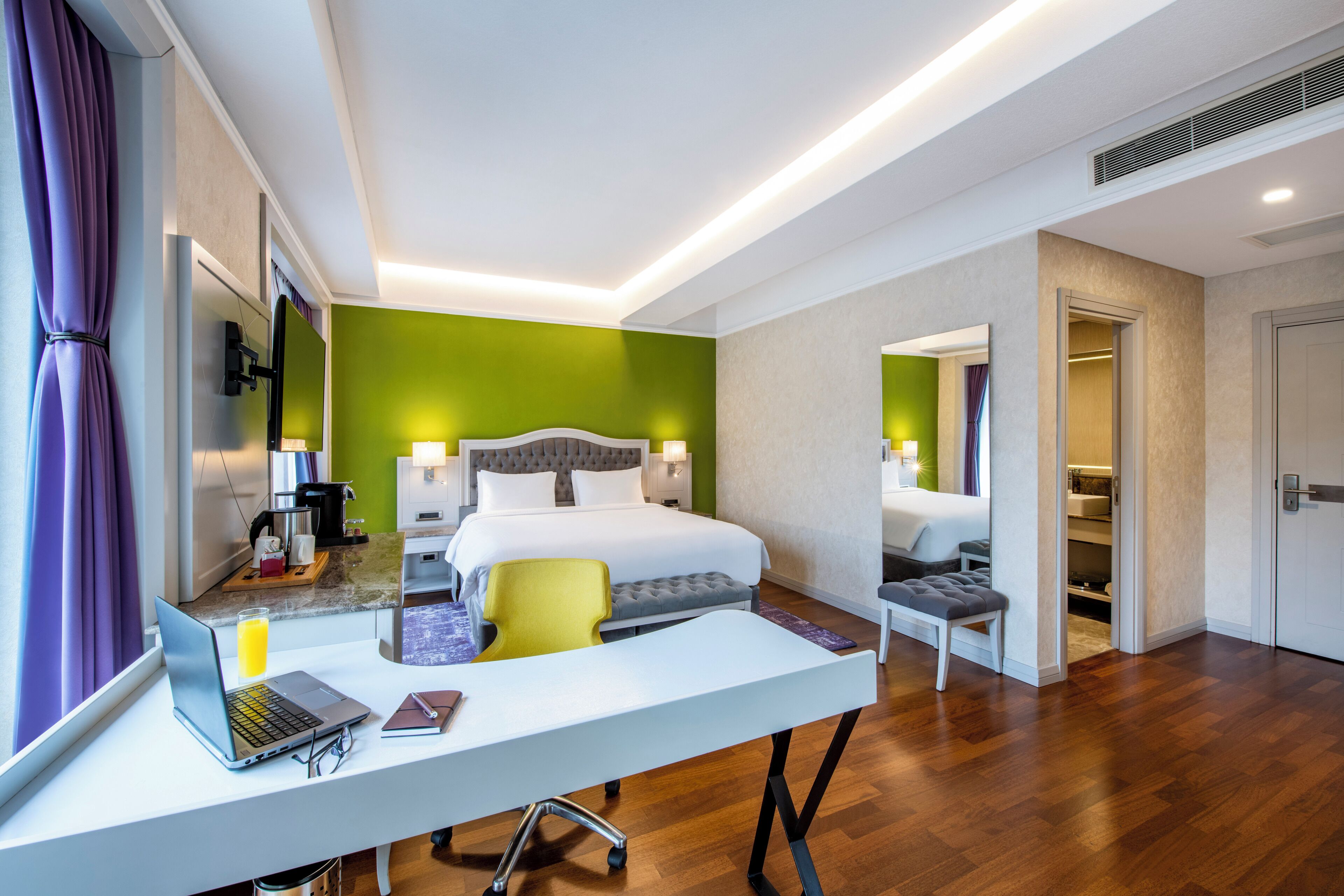 privilege, deluxe room, 1 double bed | minibar, in-room safe, desk, soundproofing