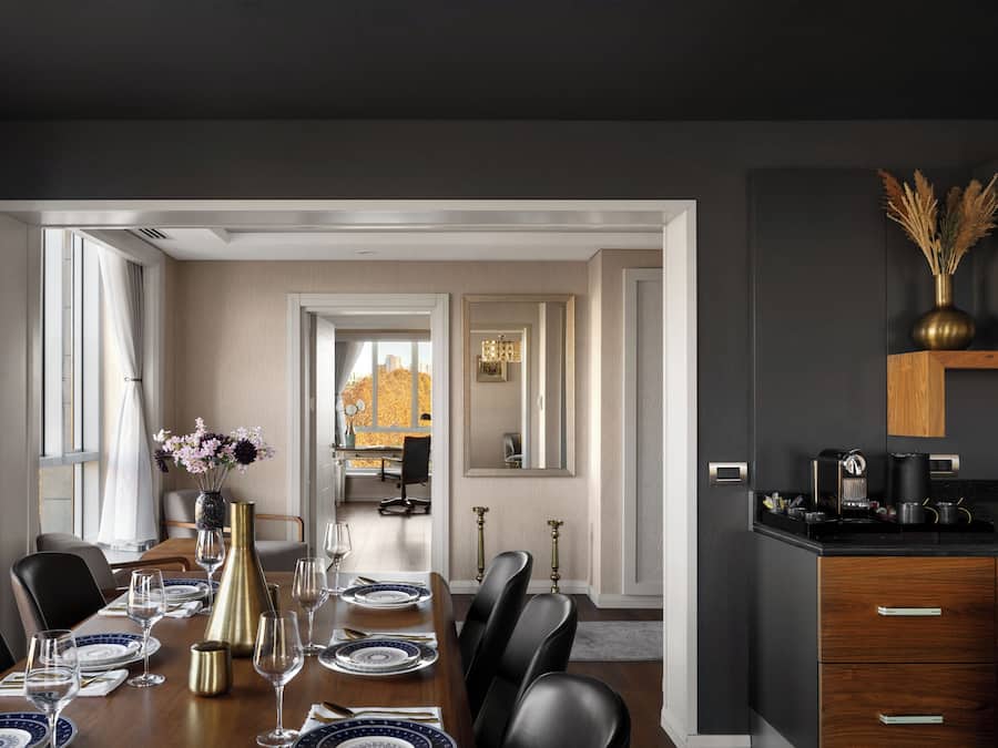 Executive Suite, 1 King Bed | Living area | 104-cm plasma TV with cable channels, TV