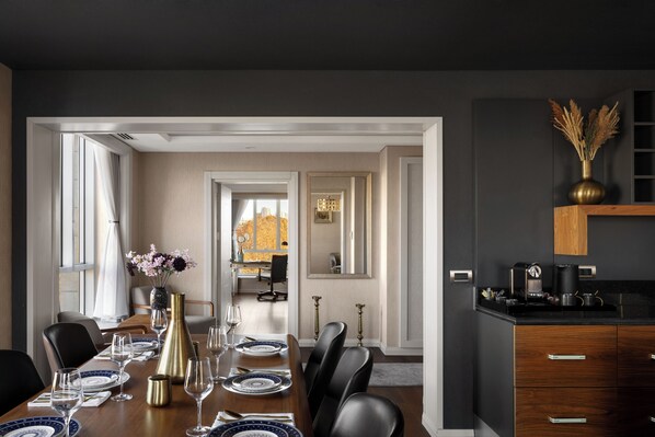 Executive Suite, 1 King Bed | Living area | 104-cm plasma TV with cable channels, TV