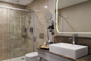 Executive-Suite, 1 King-Bett | Badezimmer