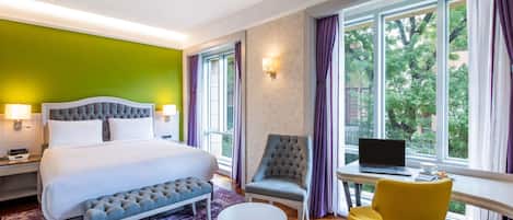 Quarto superior, 1 cama de casal | Frigobar, cofres nos quartos, escrivaninha, quartos à prova de som