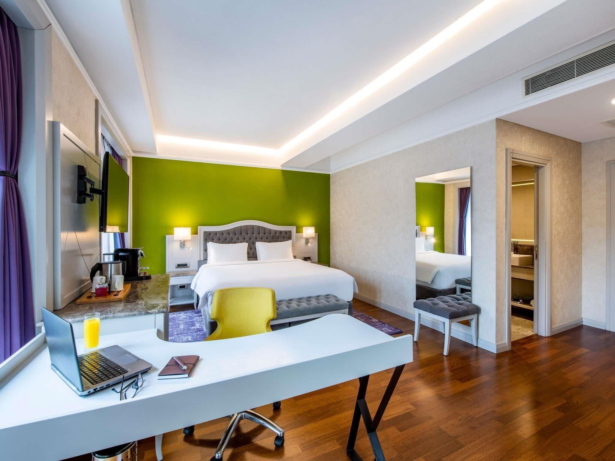 Privilege, Habitación Deluxe, 1 cama matrimonial | Minibar, caja de seguridad en la habitación y escritorio 