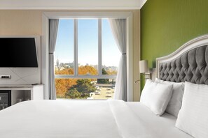 Executive Suite, 1 King Bed | City view