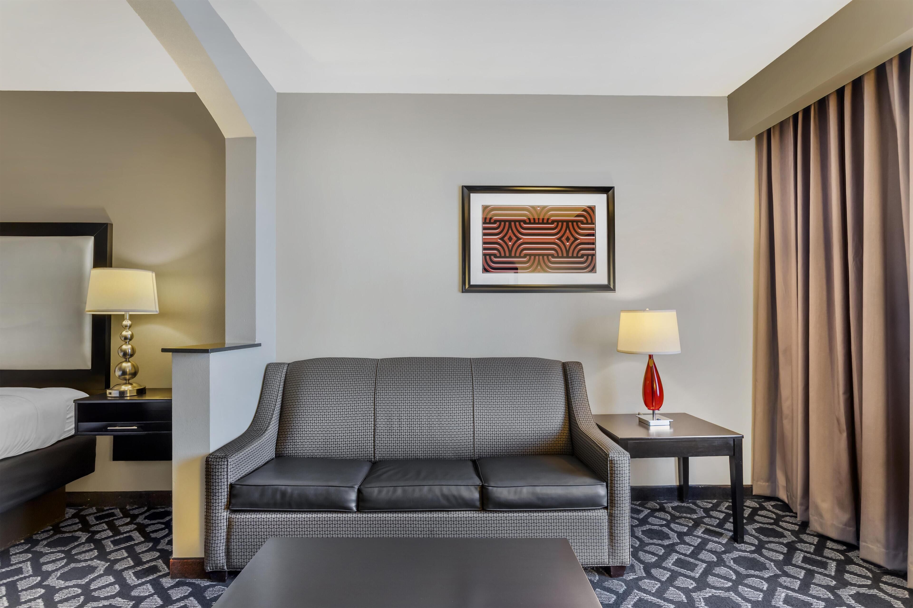 Suite, 1 kingsize bed, niet-roken (with Sofabed) | Luxe beddengoed, een kluis op de kamer, een bureau