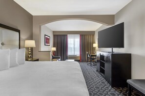 Suite, 1 King Bed, Non Smoking (with Sofabed) | Premium bedding, in-room safe, desk, iron/ironing board