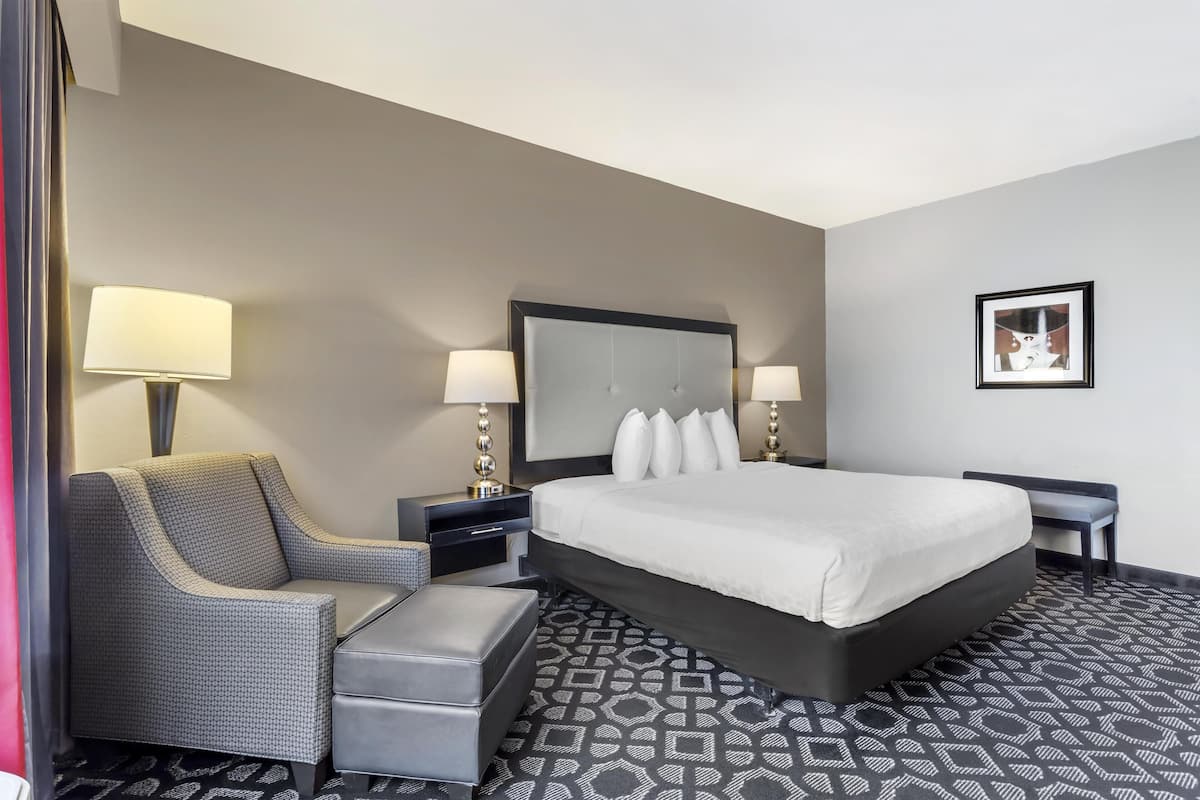 Premium bedding, in-room safe, desk, iron/ironing board