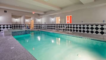 Indoor pool, sun loungers