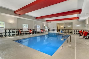 Indoor pool, sun loungers