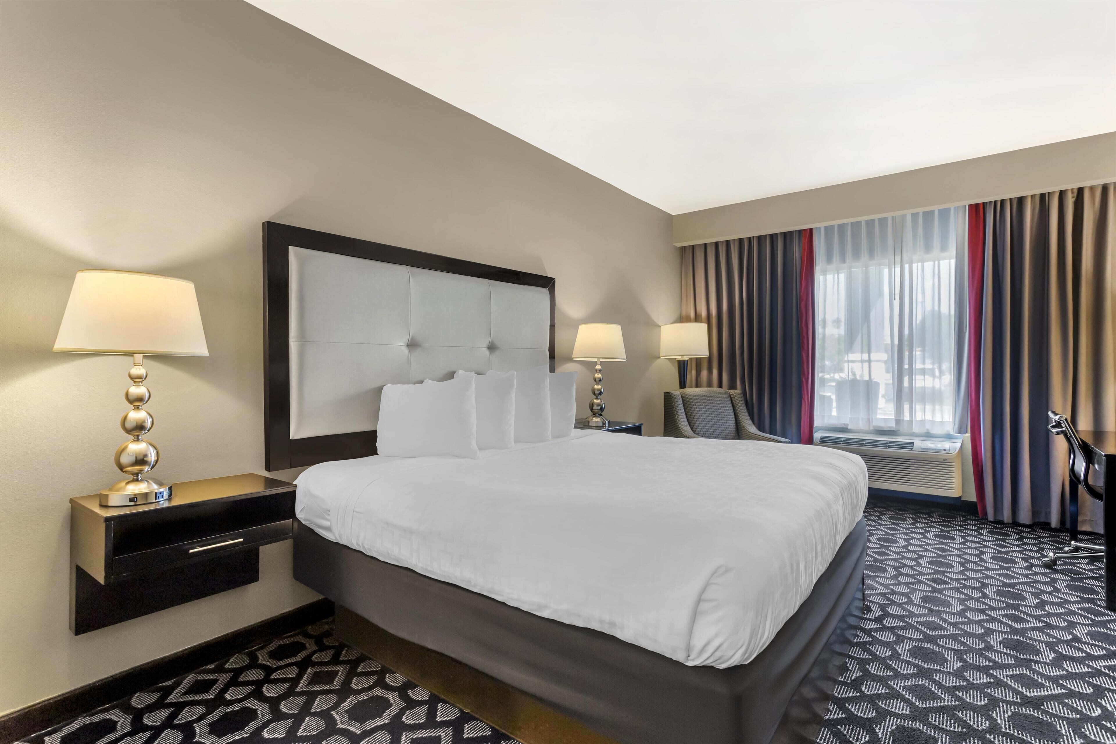 Habitación estándar, 1 cama de matrimonio grande, no fumadores | Ropa de cama de alta calidad, caja fuerte, escritorio