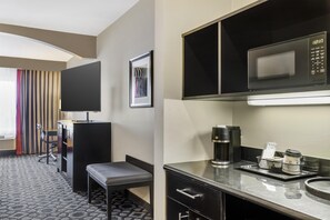 Suite, 1 King Bed, Non Smoking (with Sofabed) | Premium bedding, in-room safe, desk, iron/ironing board - Best Western Plus Laredo Inn & Suites (Laredo)