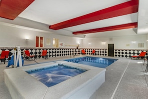 Indoor pool, sun loungers