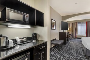Premium bedding, in-room safe, desk, iron/ironing board - Best Western Plus Laredo Inn & Suites (Laredo)