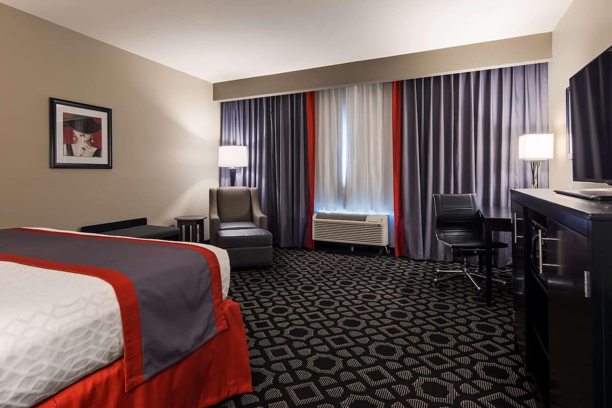 Premium bedding, in-room safe, desk, iron/ironing board