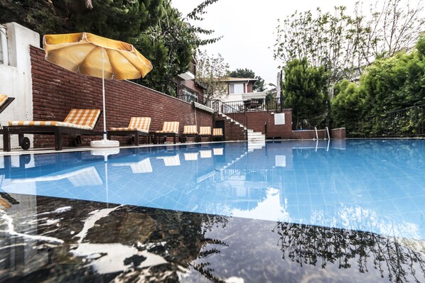 Seasonal outdoor pool, open 8:00 AM to 8:00 PM, pool umbrellas