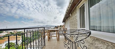 Premium-Apartment, Meerblick | Terrasse/Patio