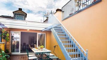 Deluxe Apartment, 2 Bedrooms, 2 Bathrooms, Annex Building | Terrace/patio