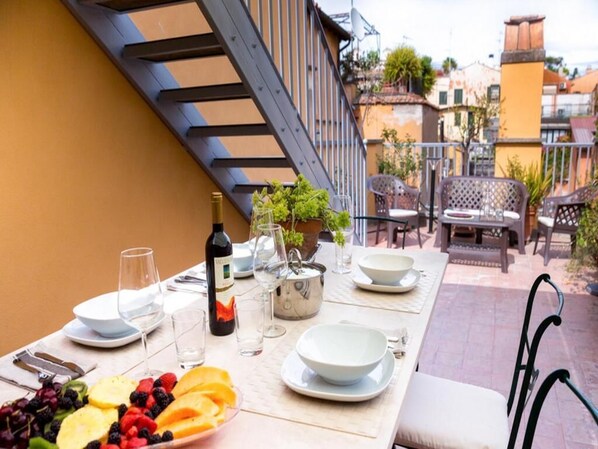Deluxe Apartment, 2 Bedrooms, 2 Bathrooms, Annex Building | Terrace/patio - Grand Master Suites (Rome)