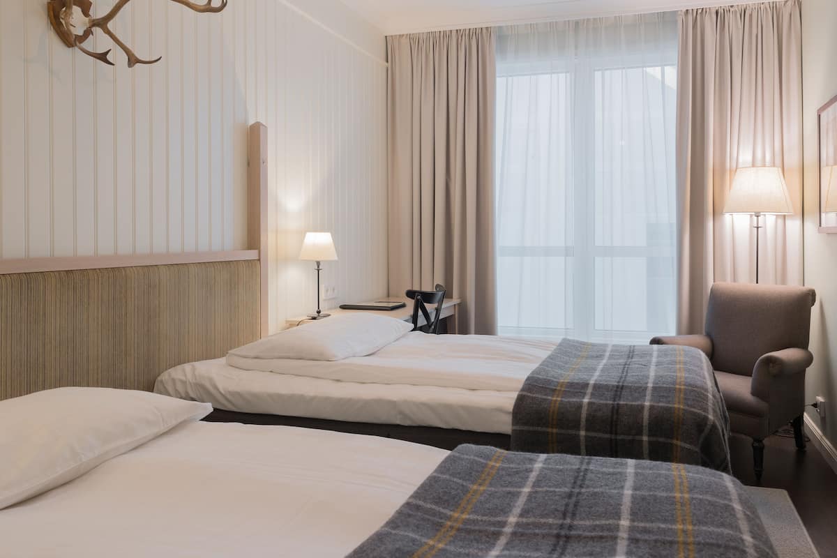 standard twin room | 1 bedroom, in-room safe, desk, soundproofing