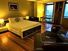 Studio | Individually furnished, desk, blackout drapes, iron/ironing board