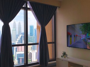 Appartement, 2 chambres | Aire de séjour | Téléviseur à écran plat