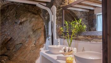 Deluxe Honeymoon Suite with Sea View | Premium bedding, pillow-top beds, in-room safe, desk