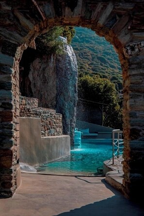 Seasonal outdoor pool, sun loungers