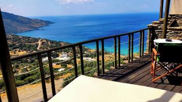 Suite with Sea View | Premium bedding, pillow-top beds, in-room safe, individually decorated