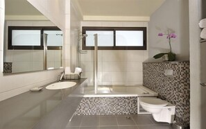 Dusche, kostenlose Toilettenartikel, Haartrockner