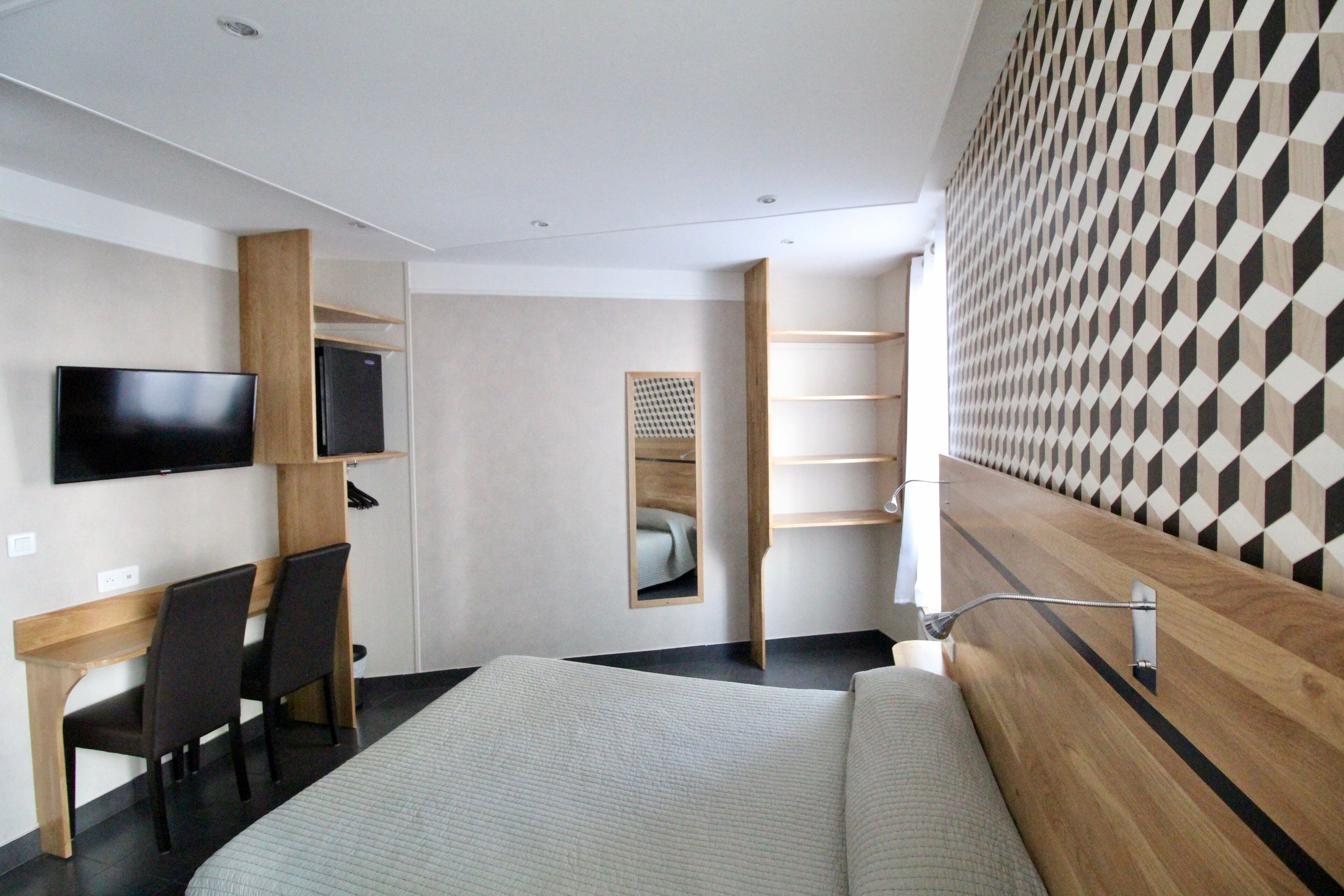 double room | desk, blackout curtains, soundproofing, free wifi