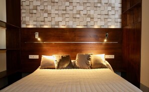 Double Room | Desk, blackout drapes, soundproofing, free WiFi - Hôtel des Pyrénées (Paris)