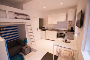Apartment, Kitchenette (Studio) | Private kitchen | Full-size fridge, microwave, stovetop, coffee/tea maker - Imperium Lisbon Village (Lisbon)