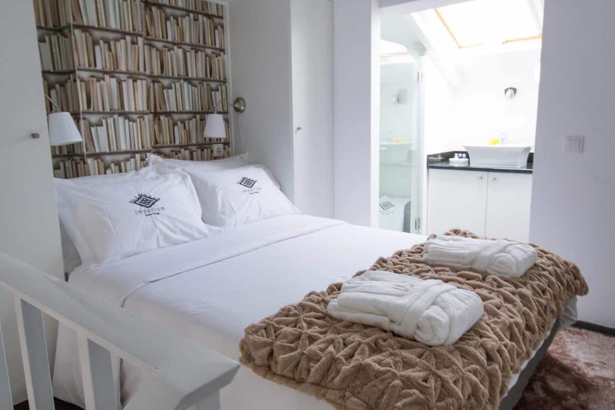 Leilighet – deluxe, tekjøkken | 1 soverom, sengetøy av topp kvalitet, minibar og safe på rommet
