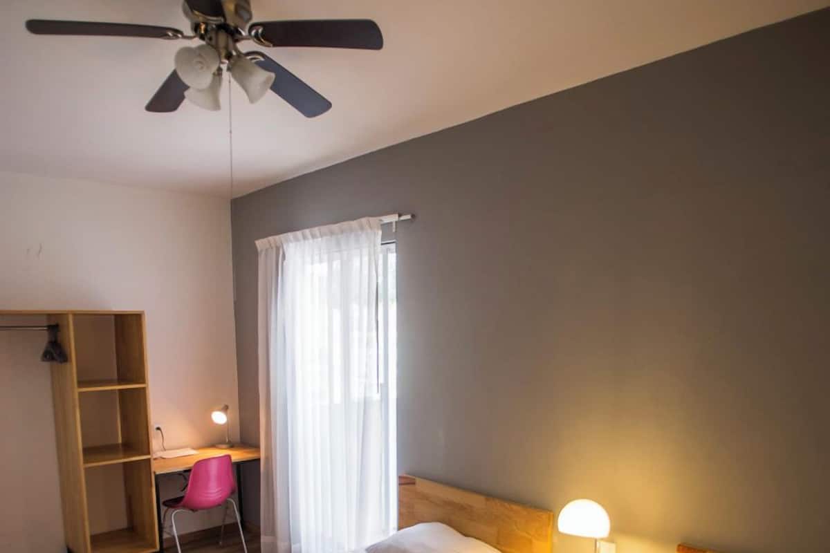 Economy Twin Room | Desk, laptop workspace, blackout curtains, iron/ironing board