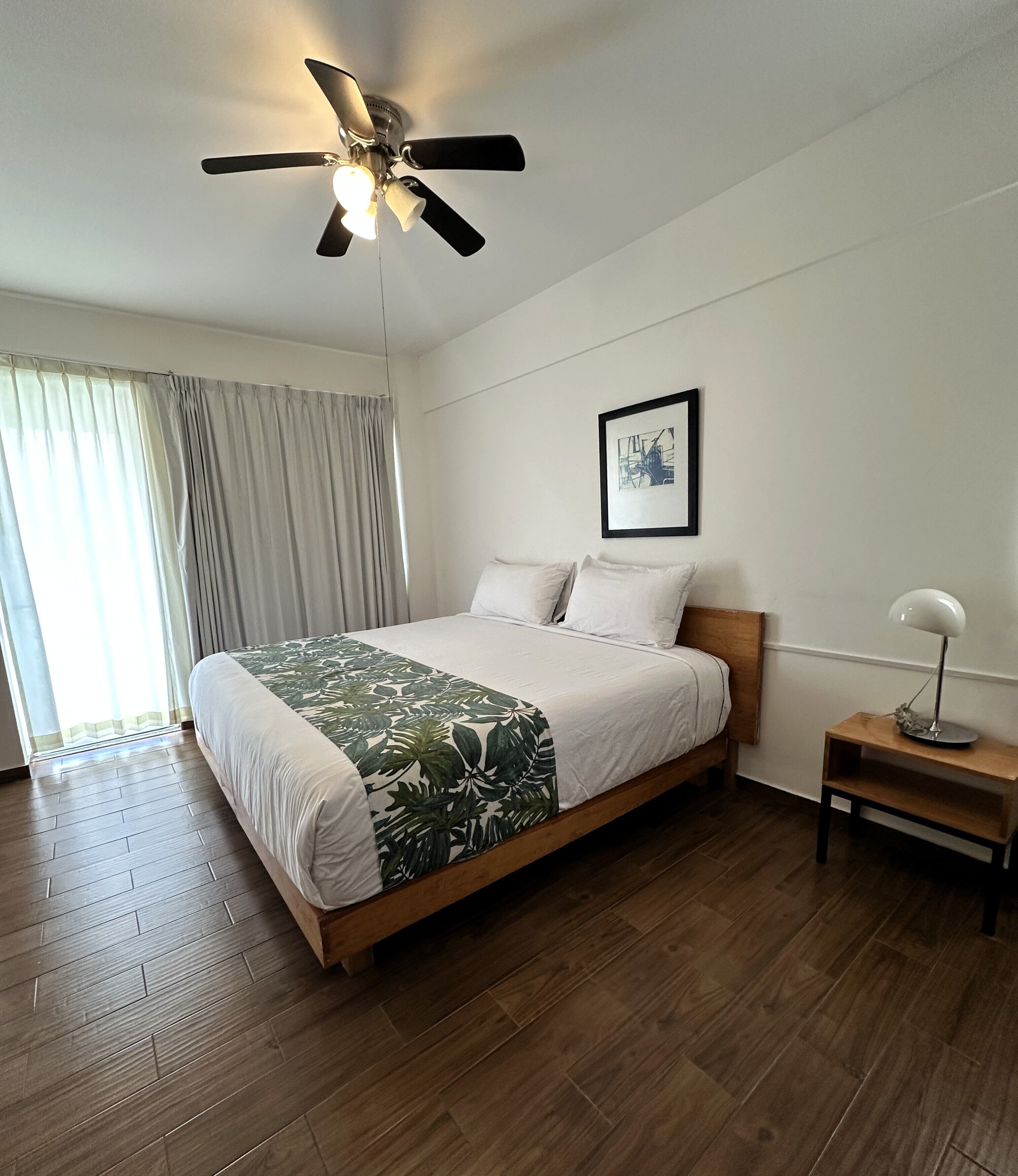 Chambre triple traditionnelle, 1 très grand lit | Literie de qualité, couette en duvet, décor unique, ameublement unique