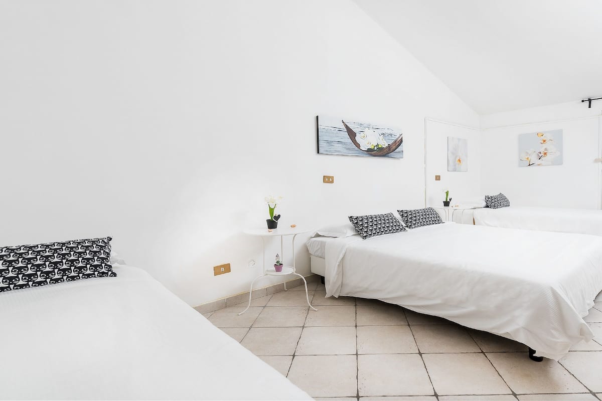 premium bedding, down duvets, desk, bed sheets