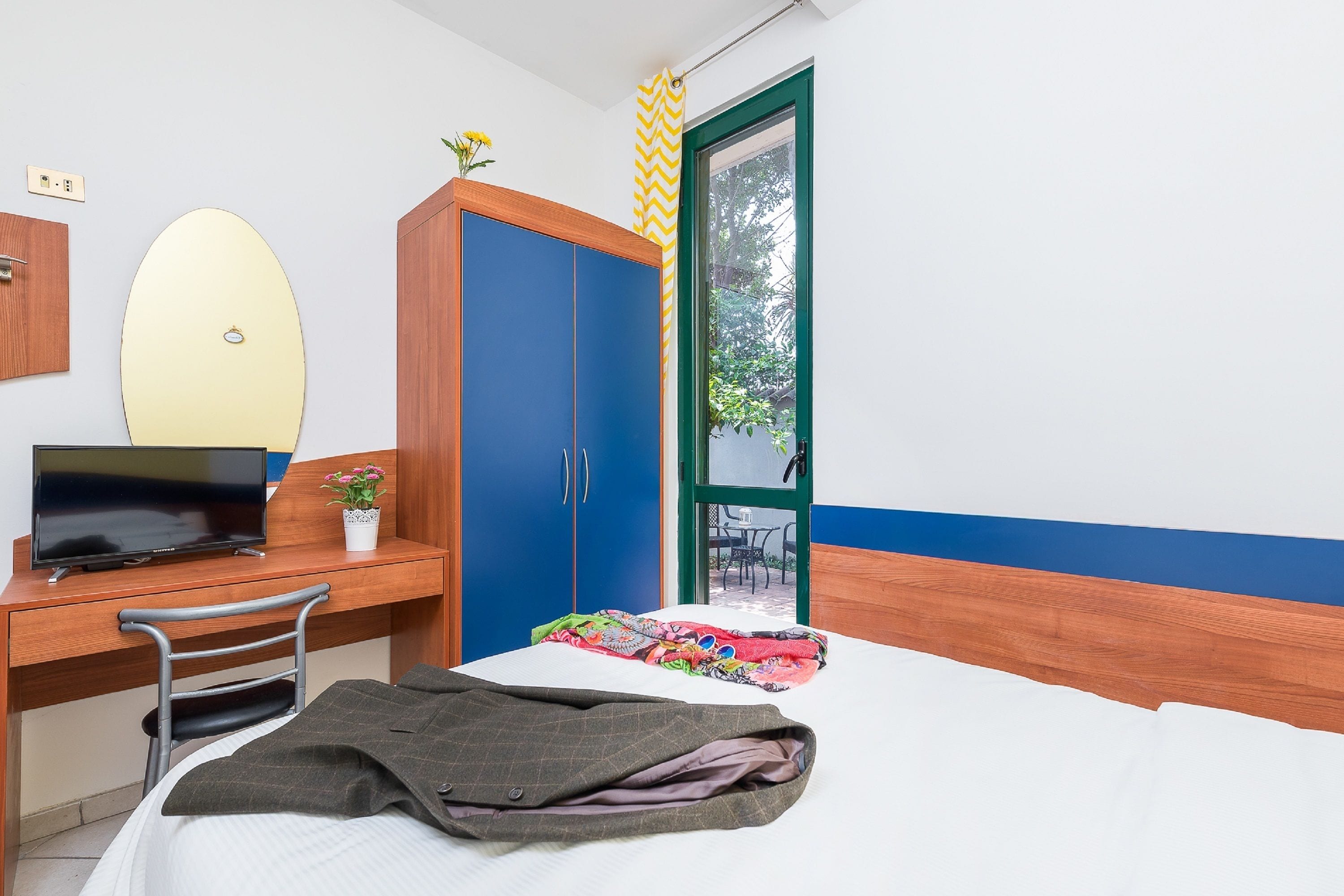 premium bedding, down duvets, desk, bed sheets