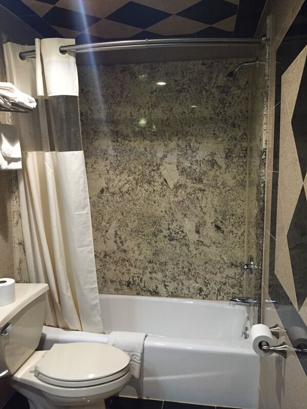 Premium Room, 1 King Bed | Bathroom