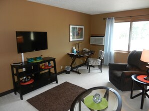 Deluxe Suite, 1 Queen Bed, Hot Tub