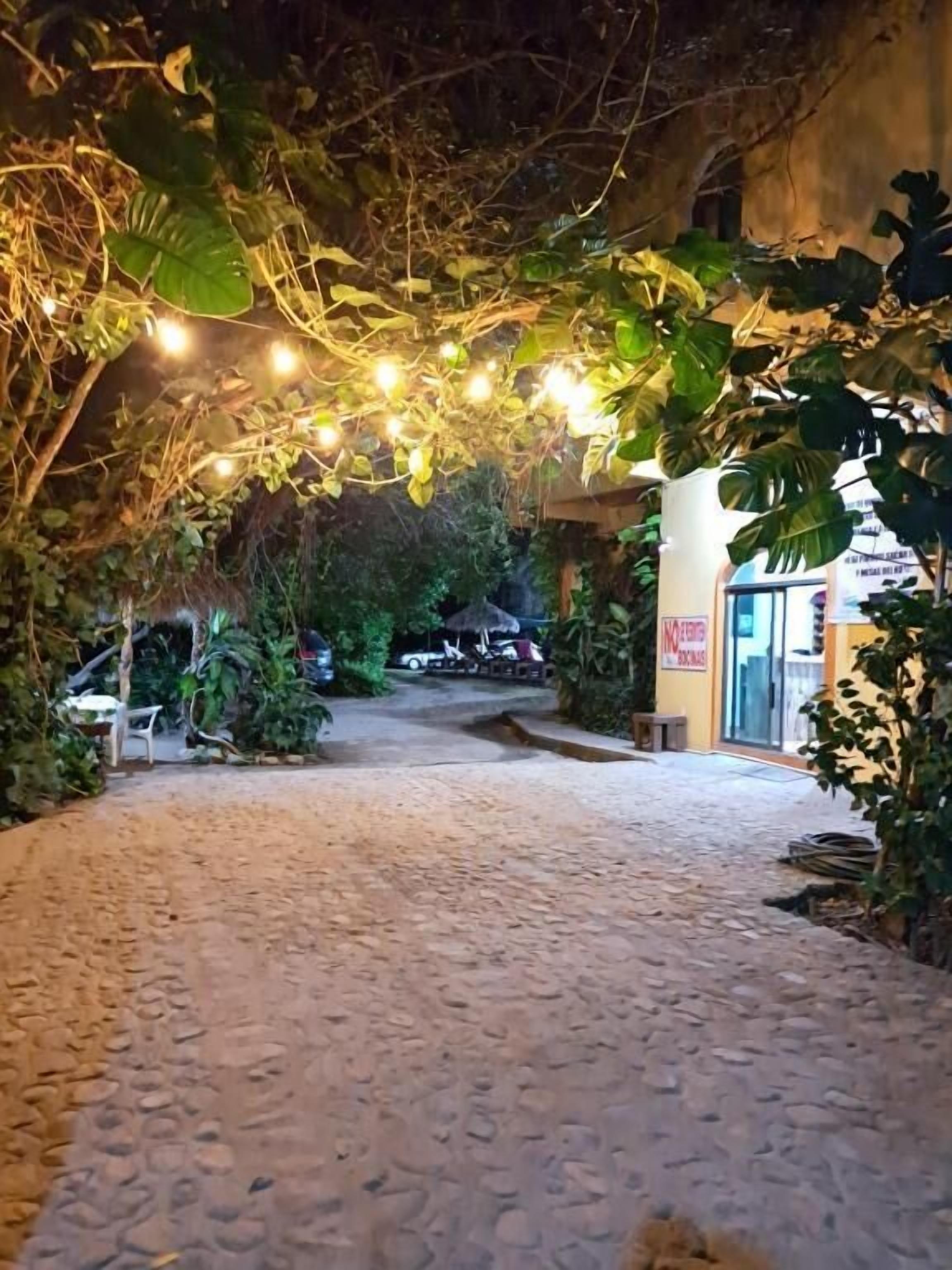 المنطقة المحيطة بالمنشأة